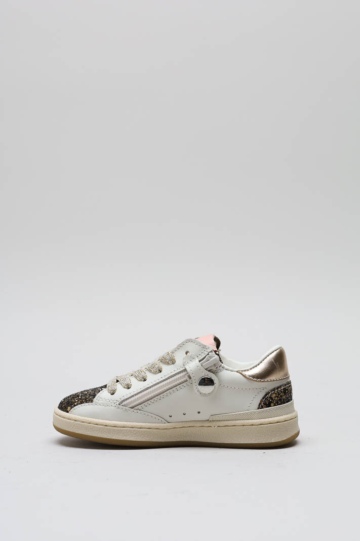 zoom in on Wit Sneaker image Wit Sneaker image