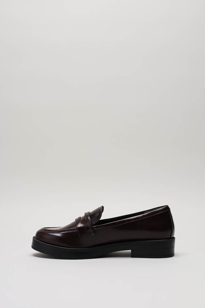 zoom in on Bordeaux Mocassin image Bordeaux Mocassin image