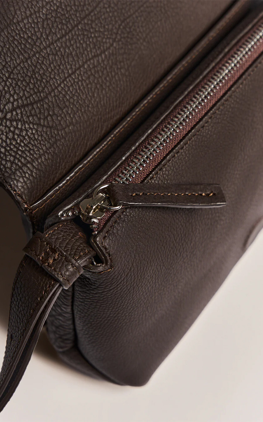 Donkerbruin Cross body image