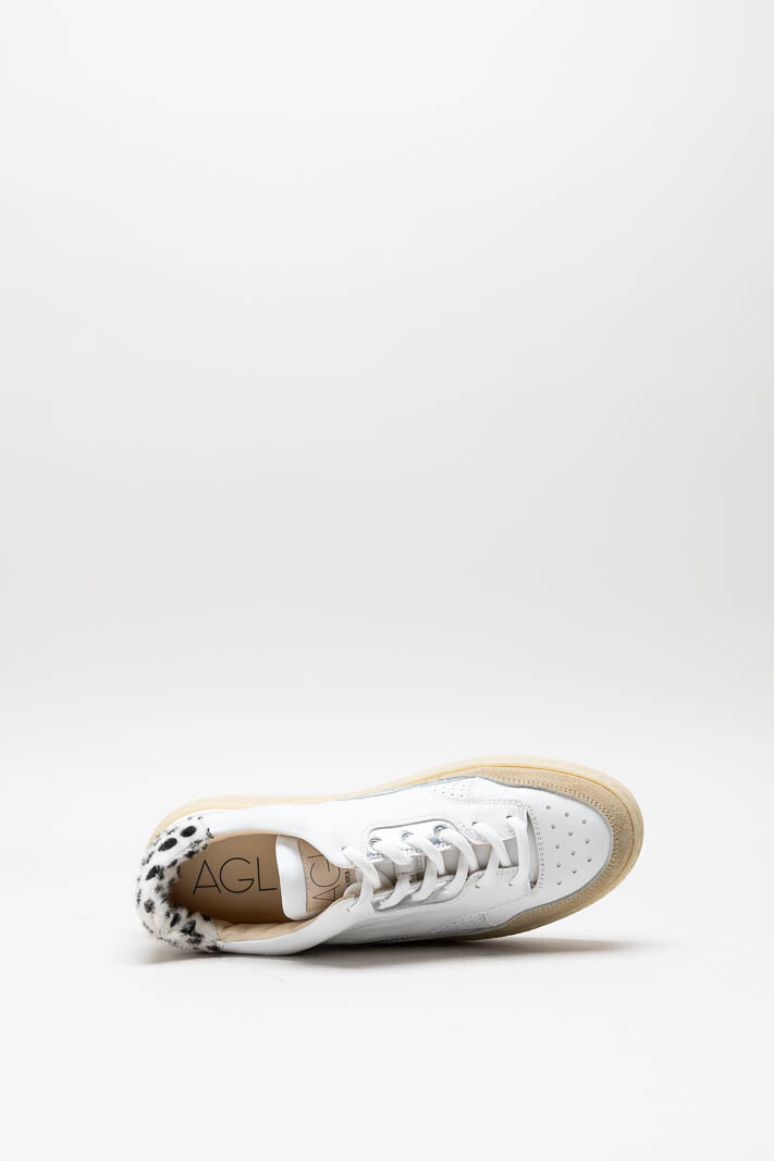 zoom in on Wit Sneaker image Wit Sneaker image