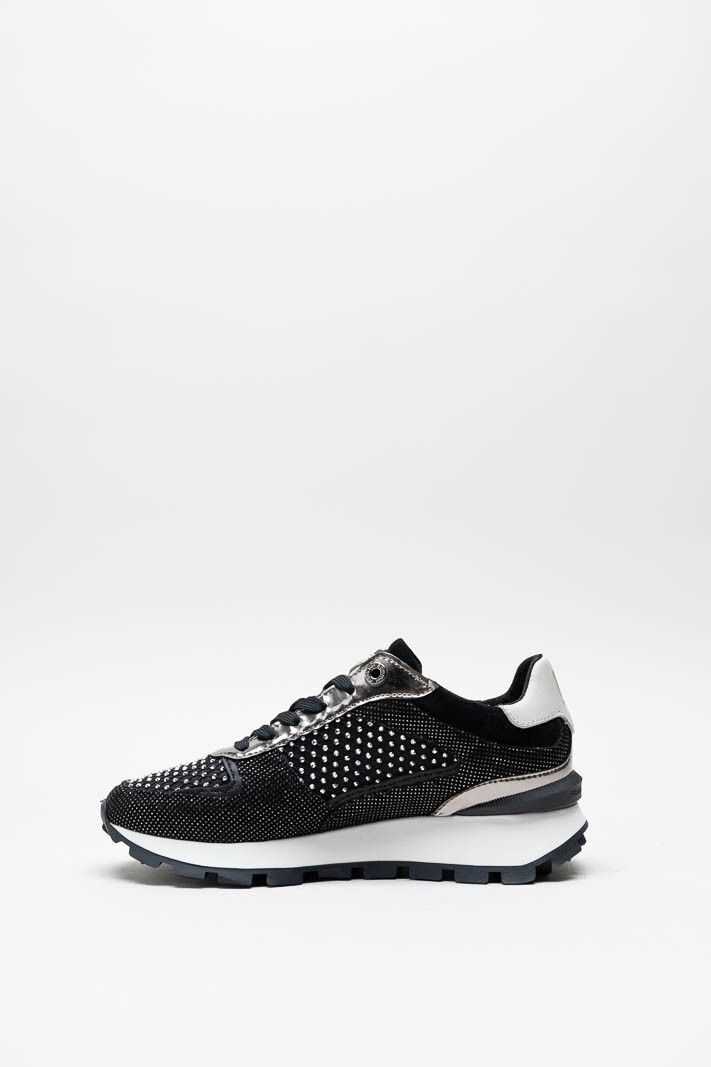 zoom in on Zwart Sneaker image Zwart Sneaker image
