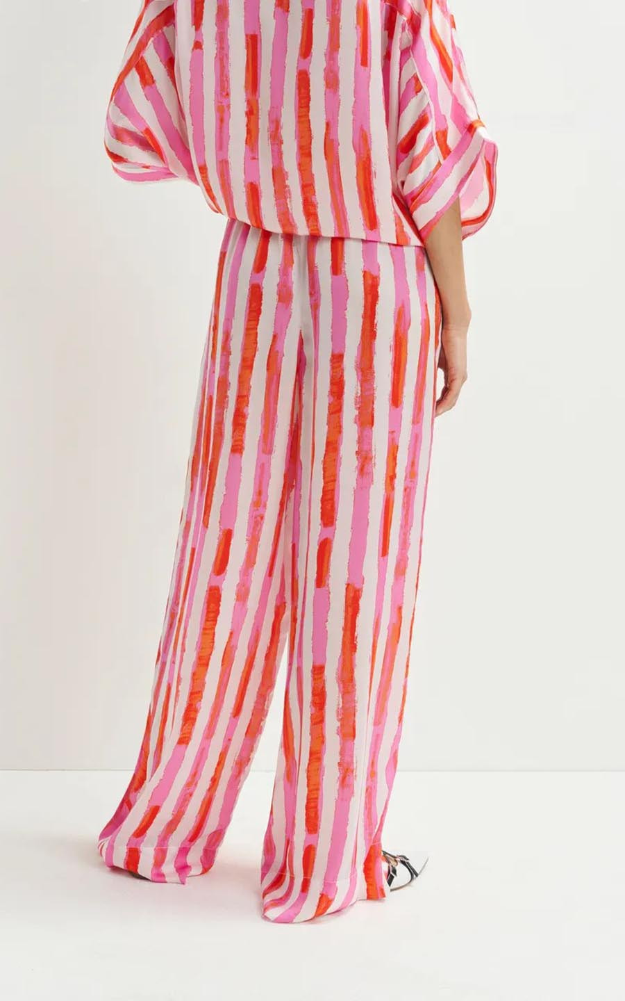 zoom in on Roze Broek image Roze Broek image