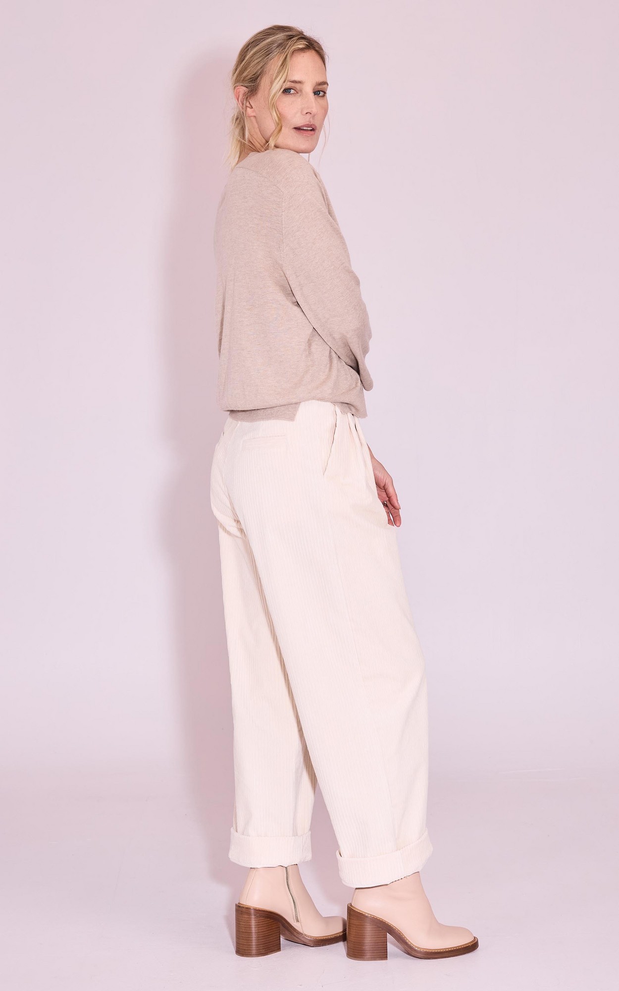 Beige Trui image