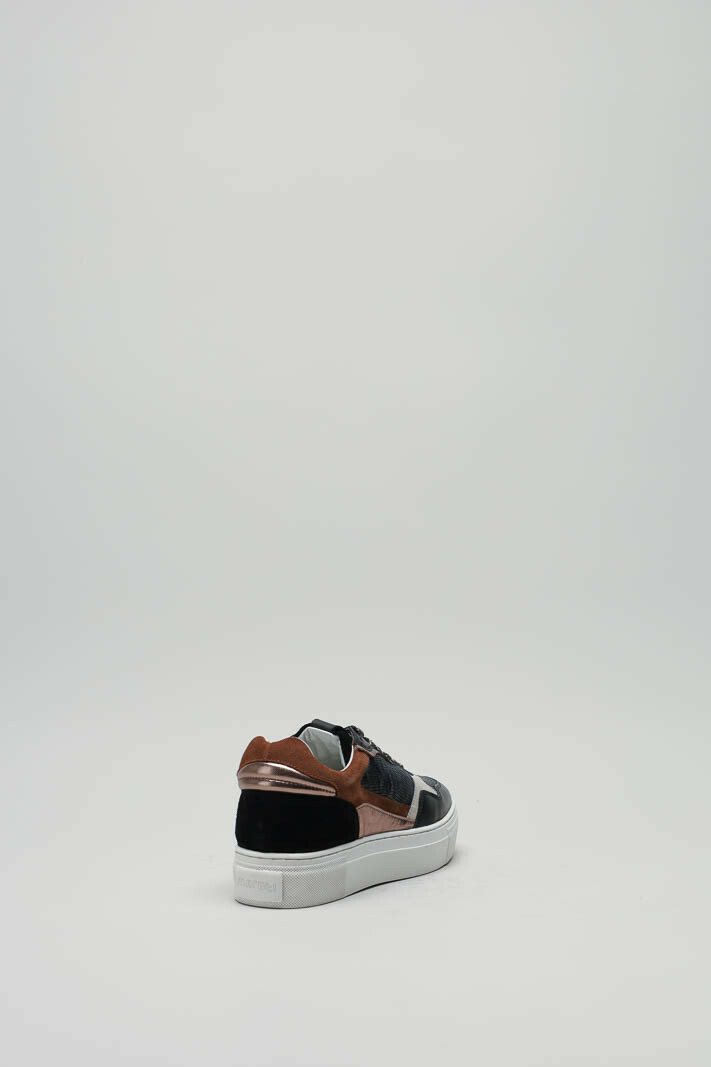 zoom in on Zwart Sneaker image Zwart Sneaker image
