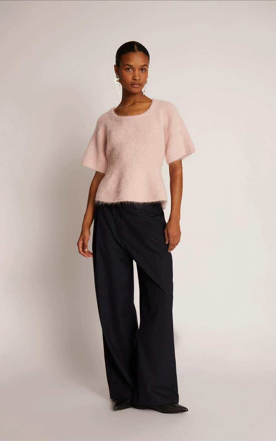 zoom in on Roze Sweater/trui image Roze Sweater/trui image