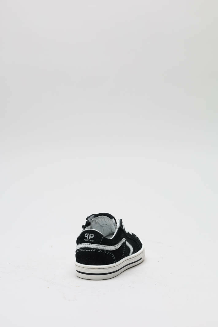 zoom in on Zwart Sneaker image Zwart Sneaker image