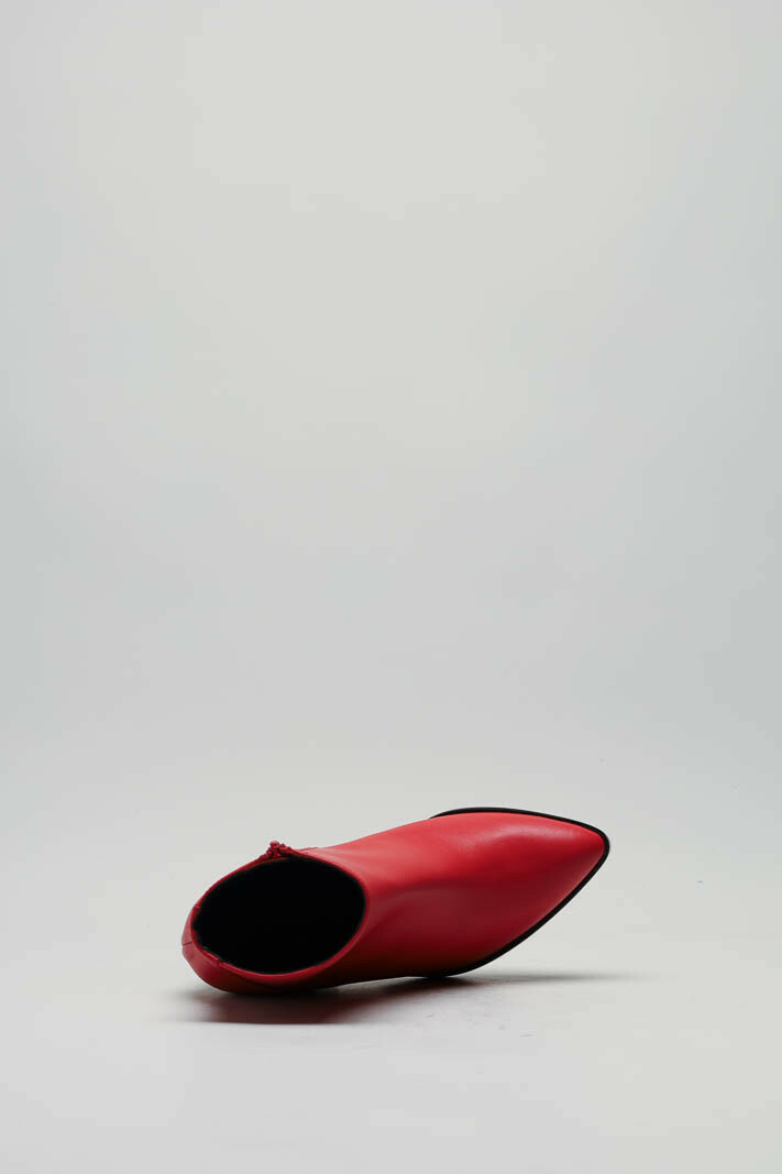 zoom in on Rood Enkellaars hak image Rood Enkellaars hak image