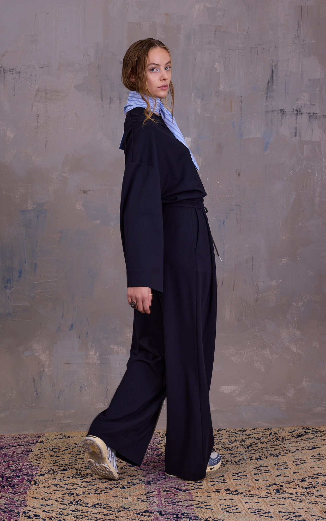 zoom in on Donkerblauw Blouse image Donkerblauw Blouse image