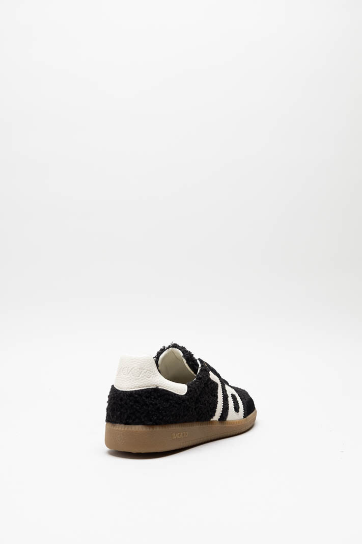 zoom in on Zwart Sneaker image Zwart Sneaker image