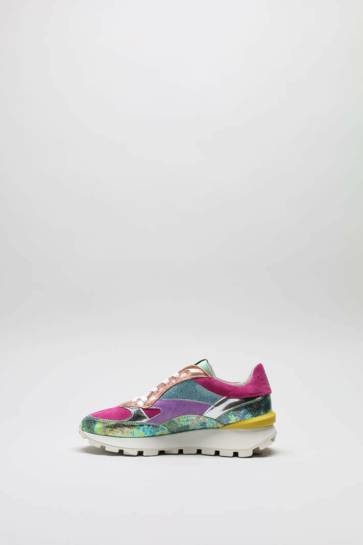 zoom in on Roze Sneaker image Roze Sneaker image