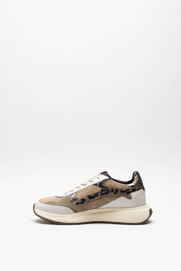 Beige Sneaker image