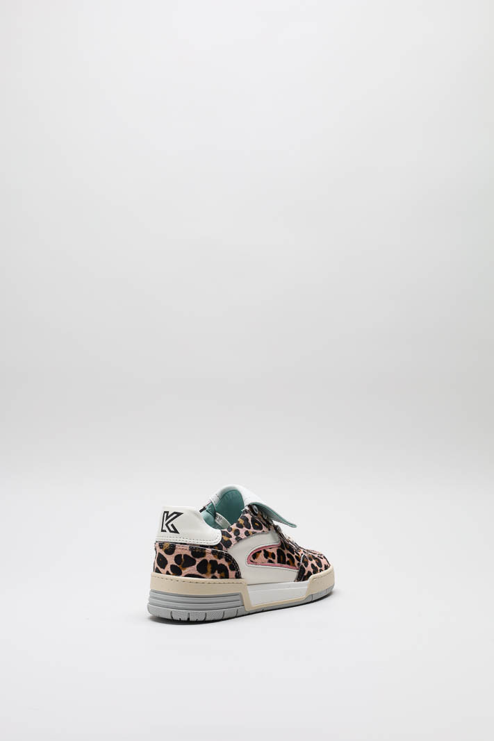 zoom in on Roze Sneaker image Roze Sneaker image
