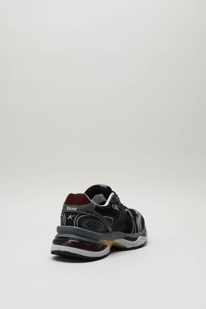 zoom in on Zwart Sneaker image Zwart Sneaker image
