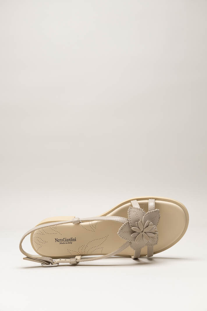 Taupe Sandaal plat image