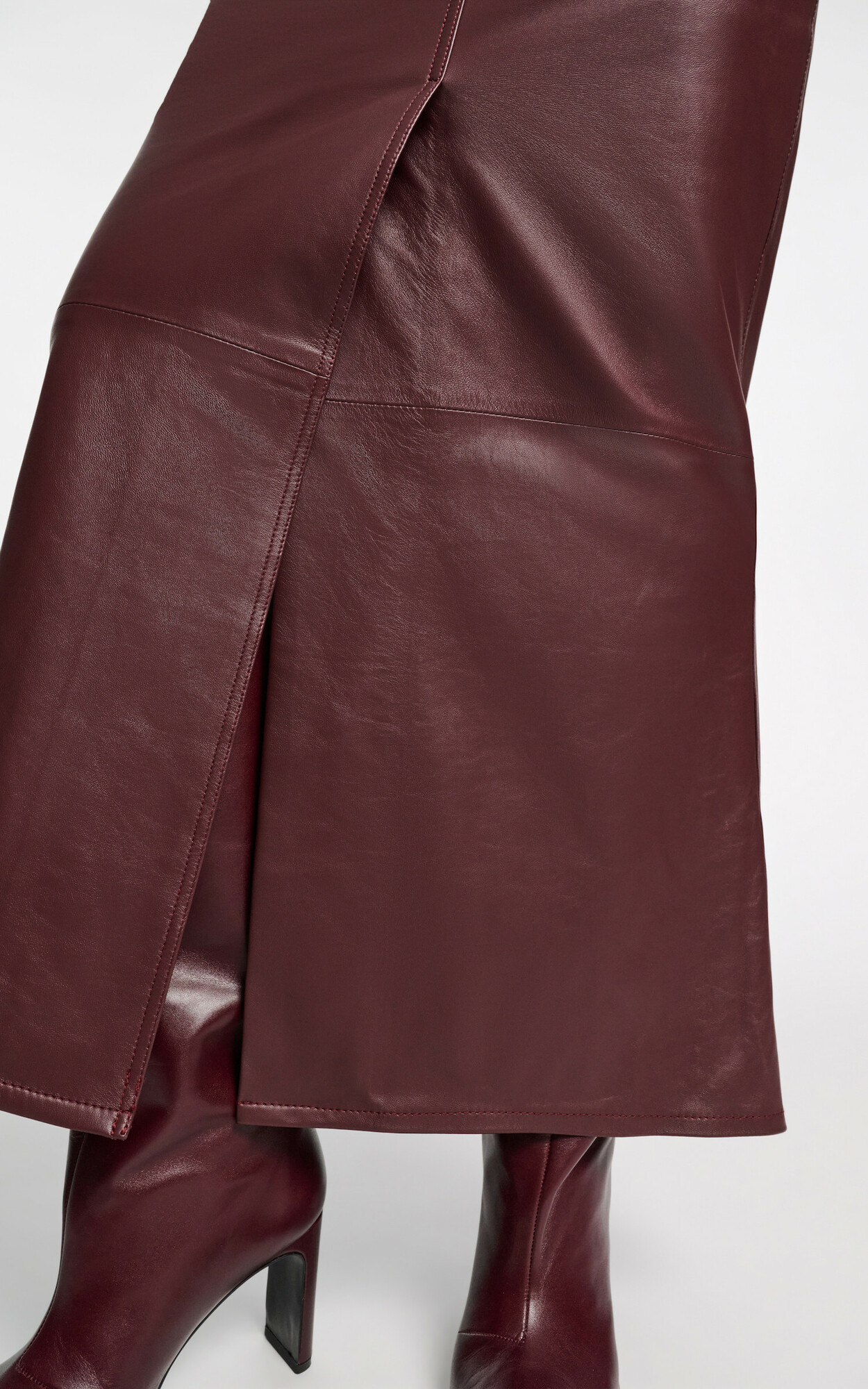 zoom in on Bordeaux Rok image Bordeaux Rok image
