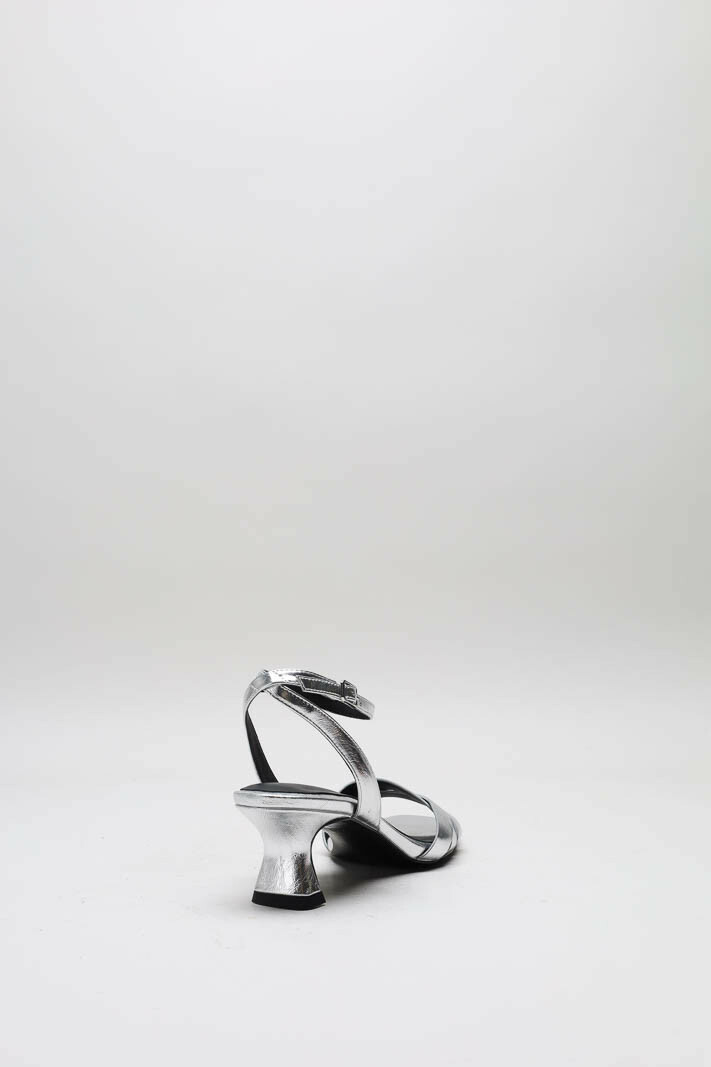 zoom in on Zilver Sandaal hak image Zilver Sandaal hak image