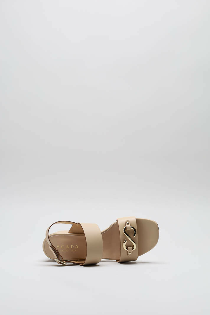 zoom in on Beige Sandaal hak image Beige Sandaal hak image