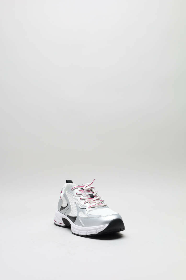 zoom in on Zilver Sneaker image Zilver Sneaker image