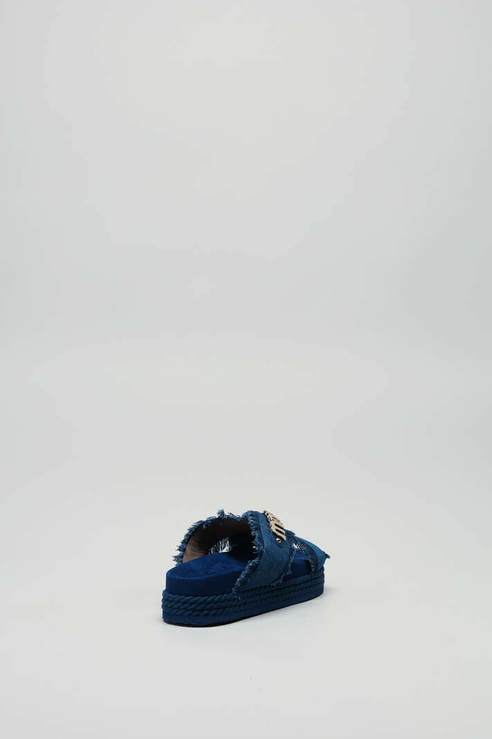 zoom in on Blauw Slipper image Blauw Slipper image