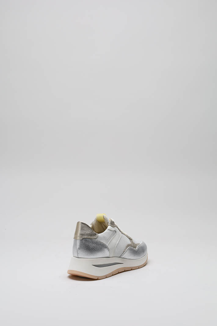 zoom in on Zilver Sneaker image Zilver Sneaker image