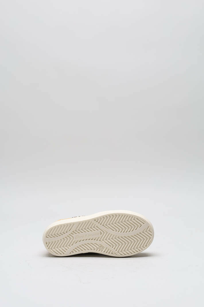 zoom in on Roze Sneaker image Roze Sneaker image