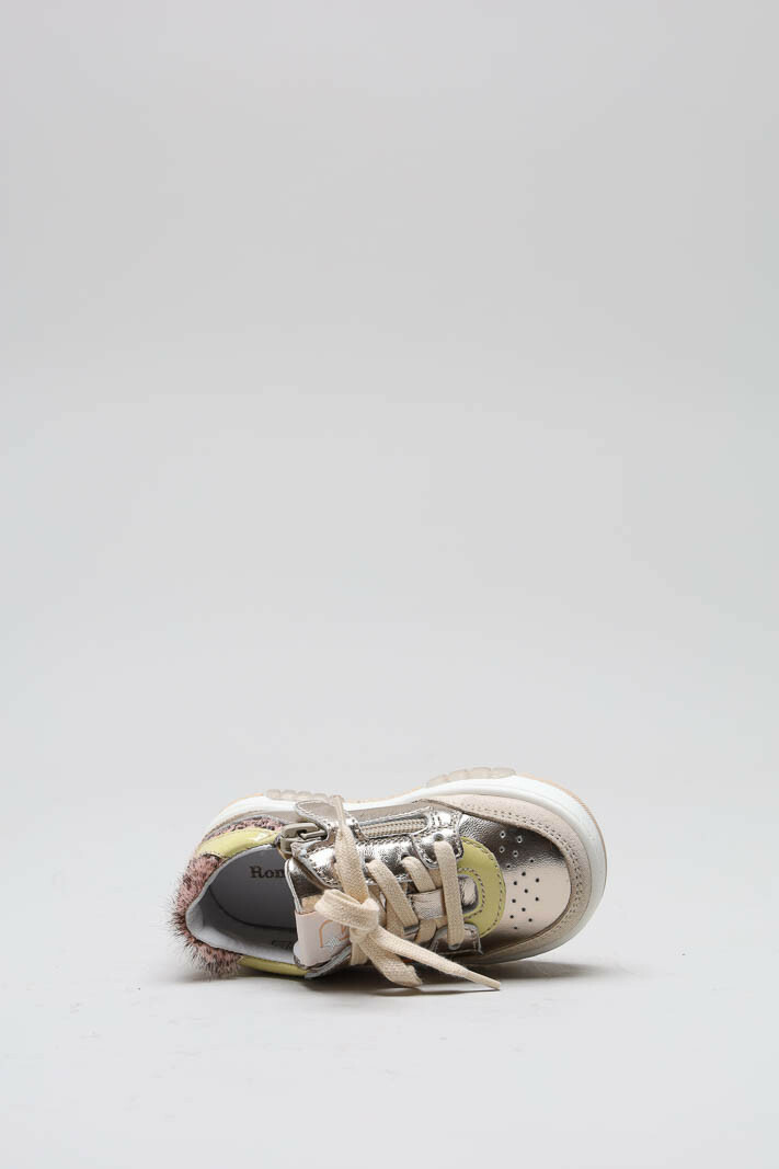 zoom in on Goud Sneaker image Goud Sneaker image