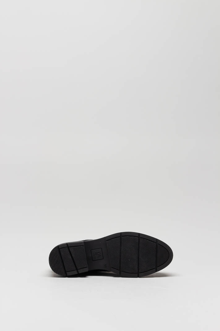 zoom in on Zwart Veterschoen image Zwart Veterschoen image