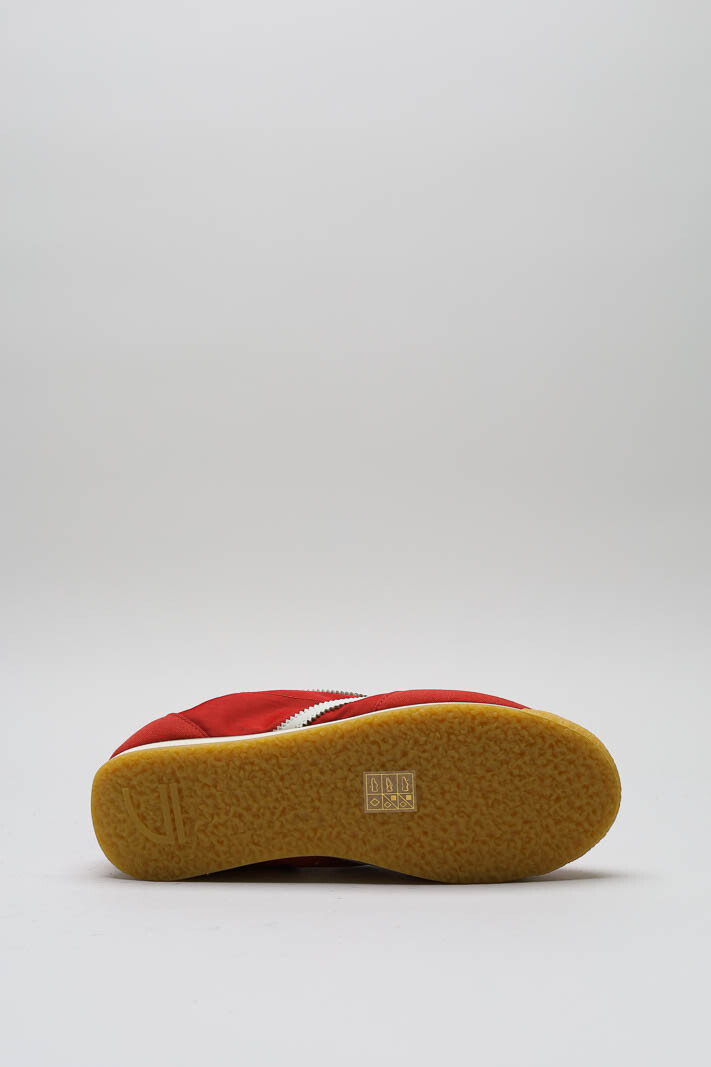 zoom in on Rood Sneaker image Rood Sneaker image