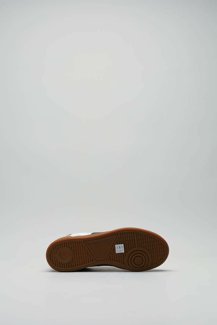 zoom in on Wit Sneaker image Wit Sneaker image
