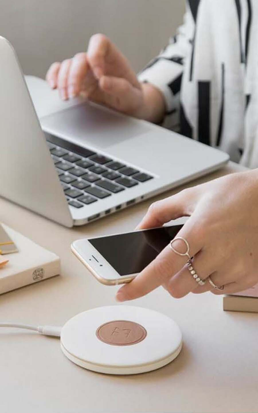 zoom in on Wit Multi media accessoires image Wit Multi media accessoires image