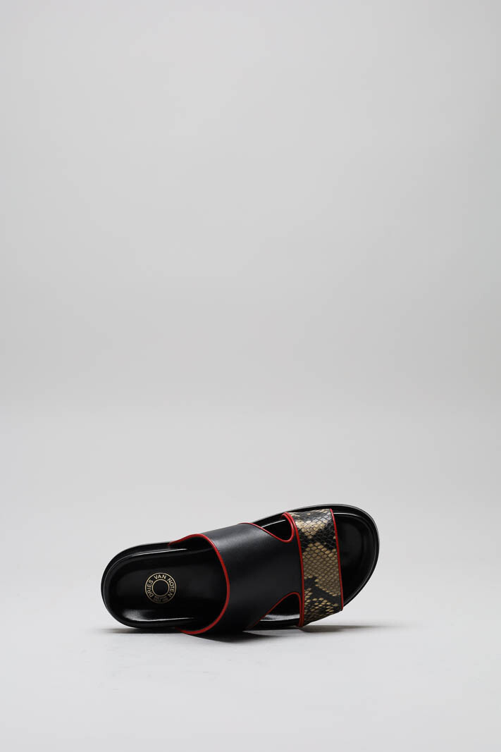 zoom in on Zwart Slipper image Zwart Slipper image
