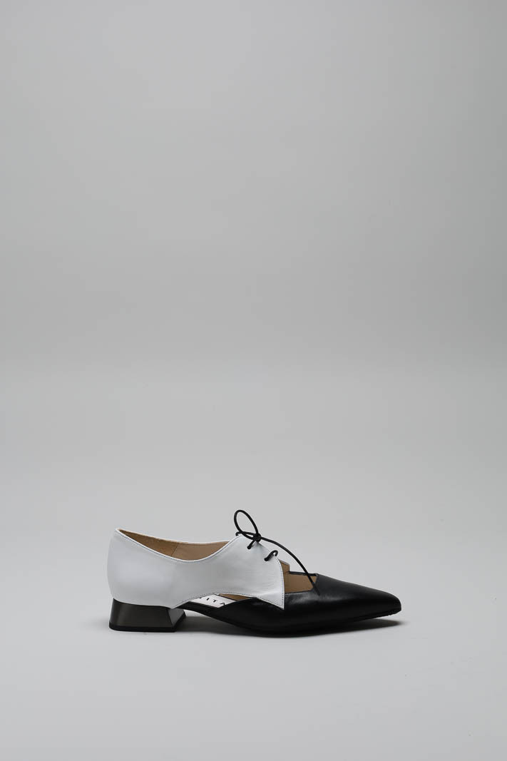 zoom in on Zwart Veterschoen image Zwart Veterschoen image