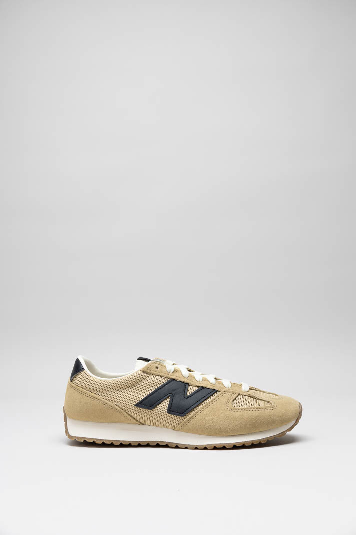 Donkerbeige Sneaker