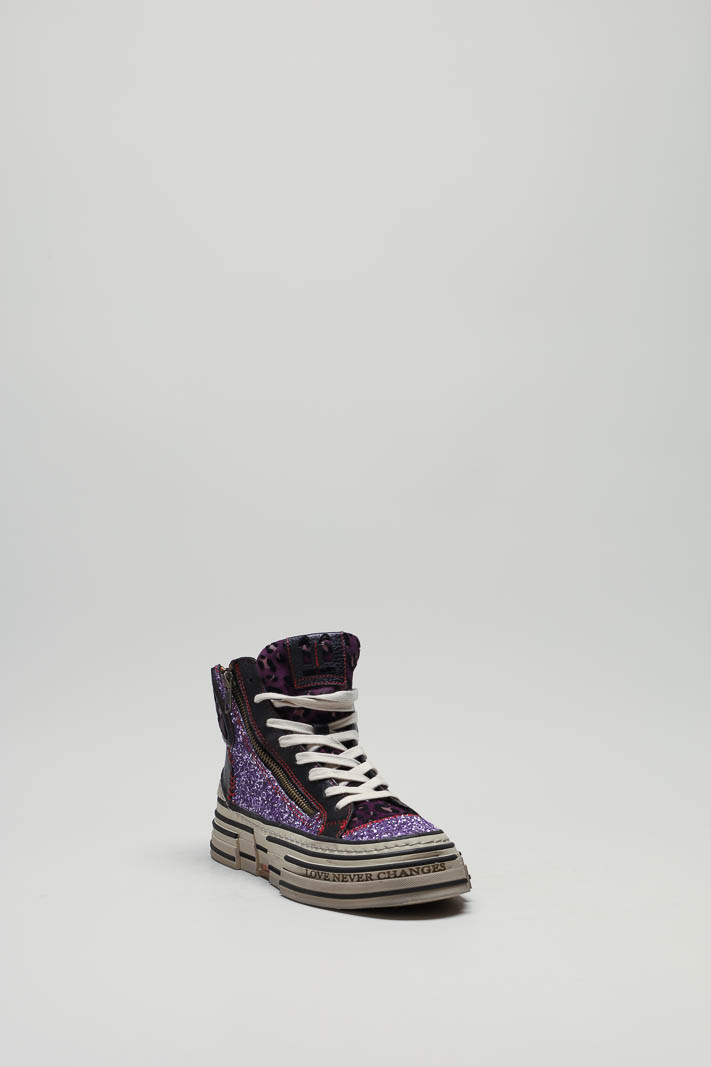 zoom in on Paars Sneaker image Paars Sneaker image