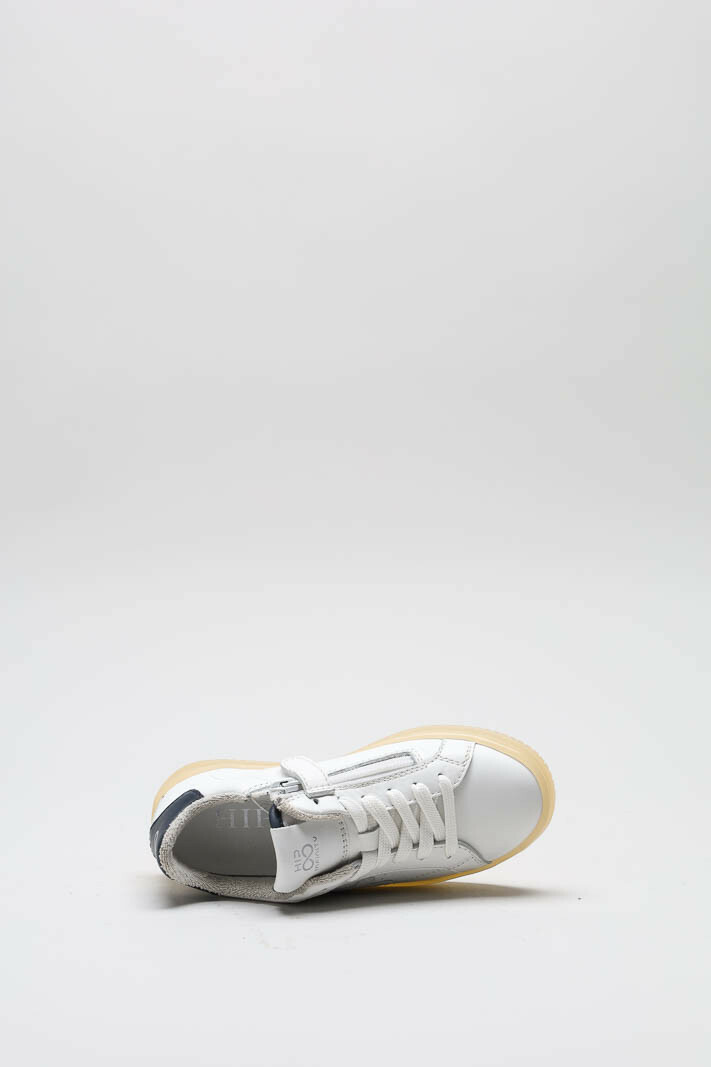 zoom in on Wit Sneaker image Wit Sneaker image
