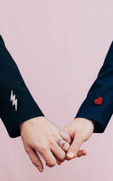 Rood Broches & pins image