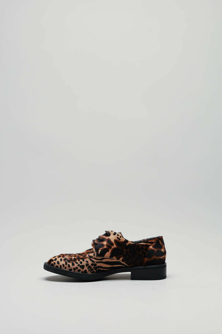 zoom in on Beige Veterschoen image Beige Veterschoen image