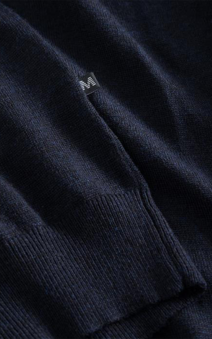 zoom in on Blauw Trui image Blauw Trui image