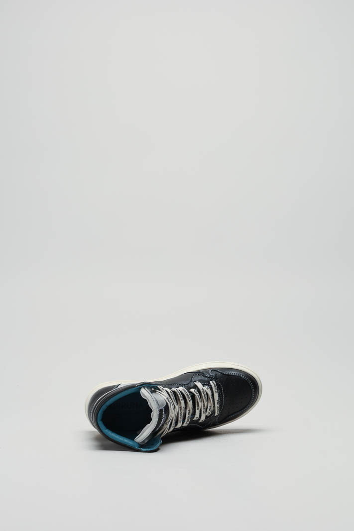 zoom in on Zwart Sneaker image Zwart Sneaker image