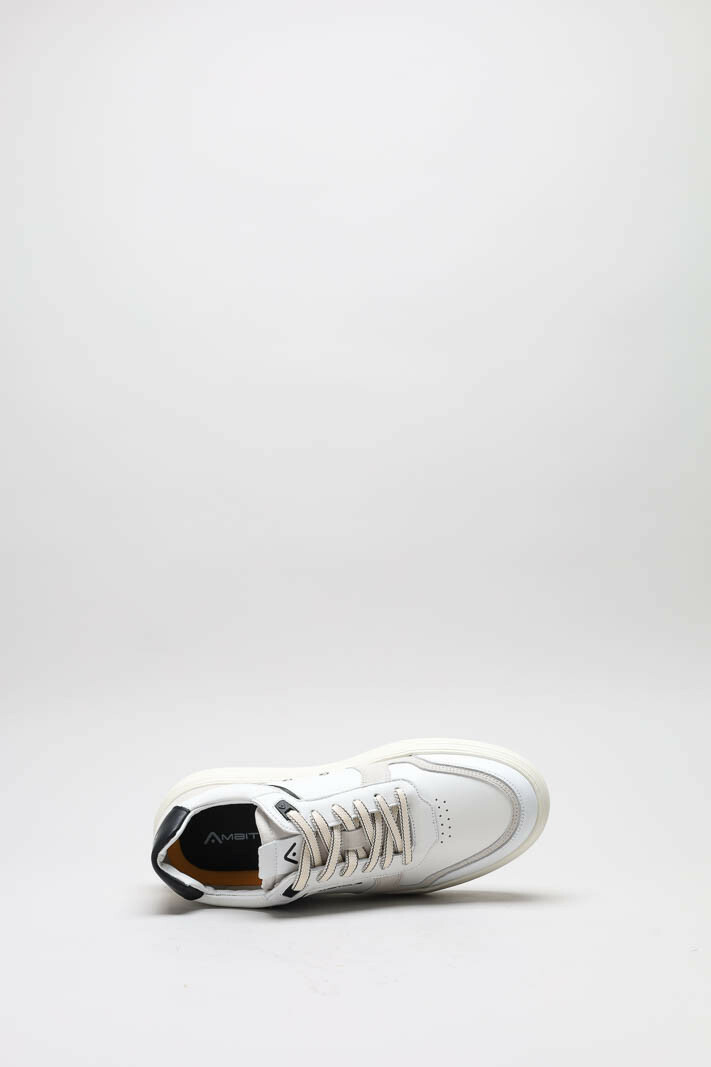 zoom in on Wit Sneaker image Wit Sneaker image