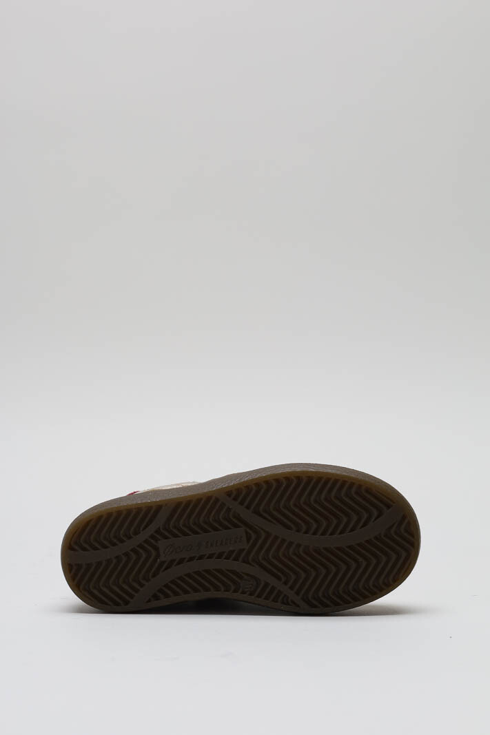 zoom in on Zilver Sneaker image Zilver Sneaker image