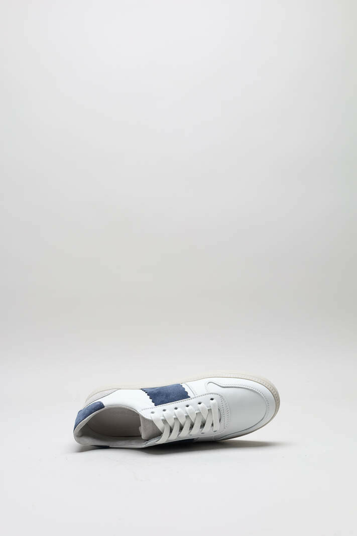 zoom in on Wit Sneaker image Wit Sneaker image