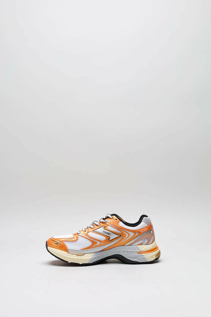 zoom in on Oranje Sneaker image Oranje Sneaker image