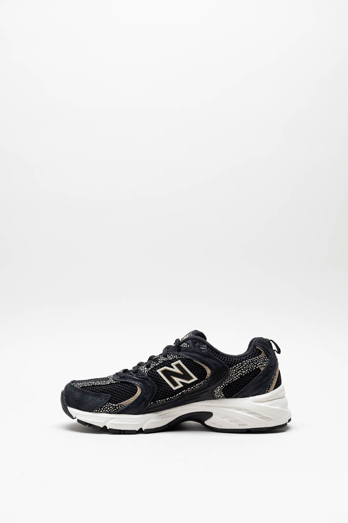 zoom in on Zwart Sneaker image Zwart Sneaker image