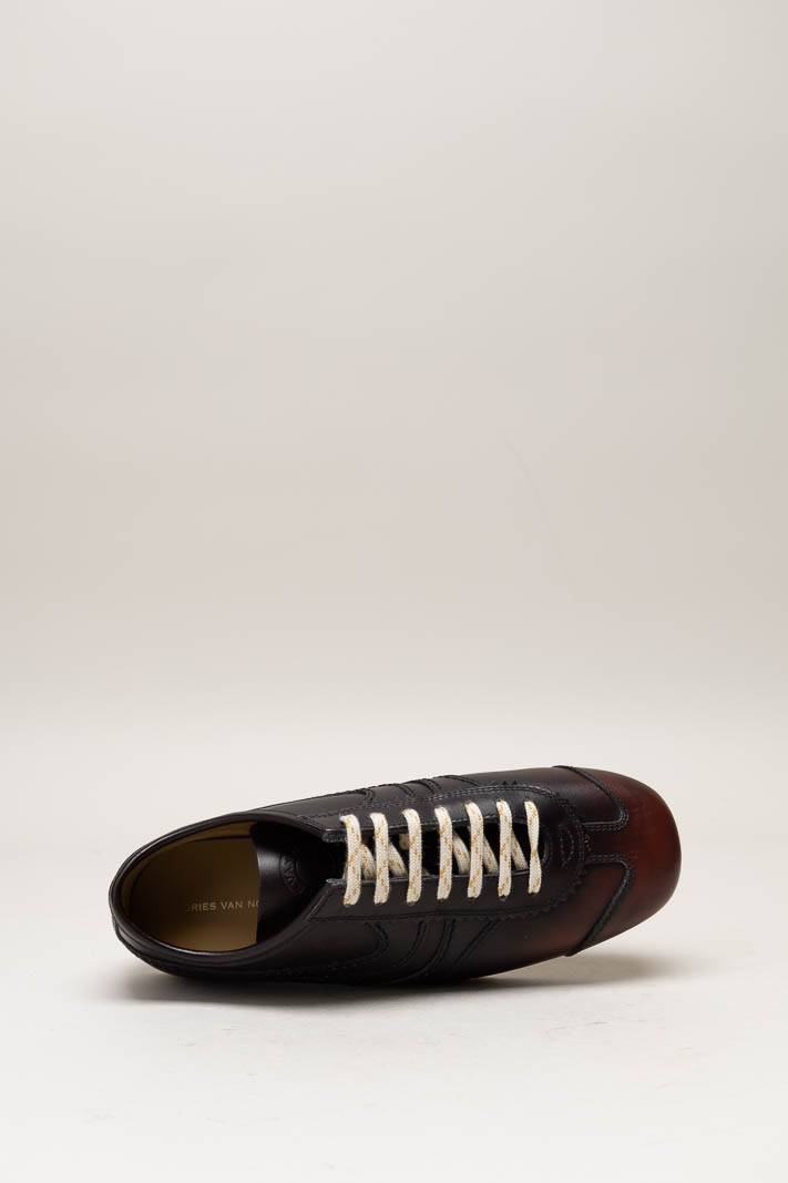 Bordeaux Sneaker image