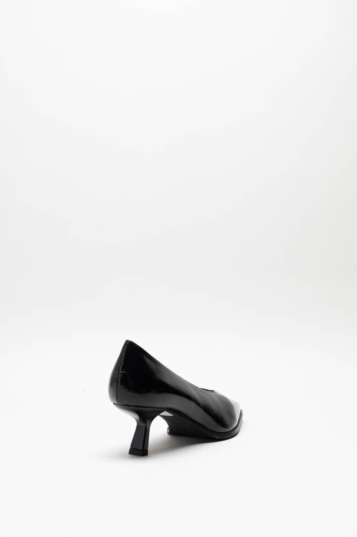 zoom in on Zwart Pump image Zwart Pump image