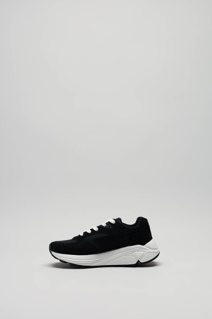 zoom in on Zwart Sneaker image Zwart Sneaker image
