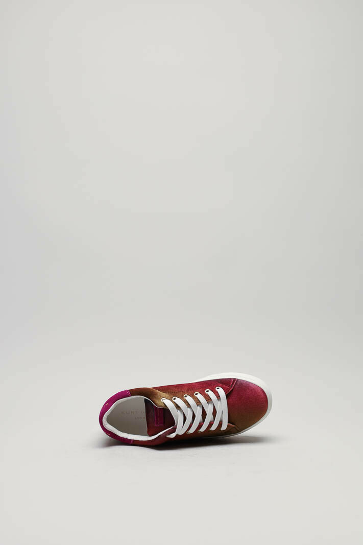 zoom in on Roze Sneaker image Roze Sneaker image