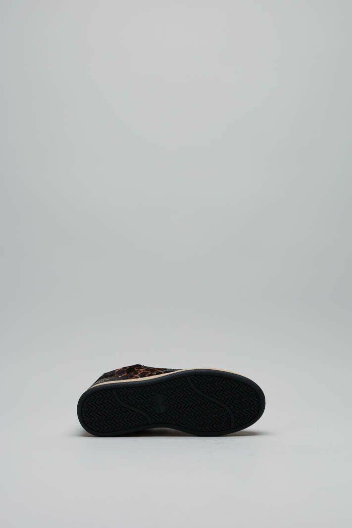 zoom in on Bruin Sneaker image Bruin Sneaker image