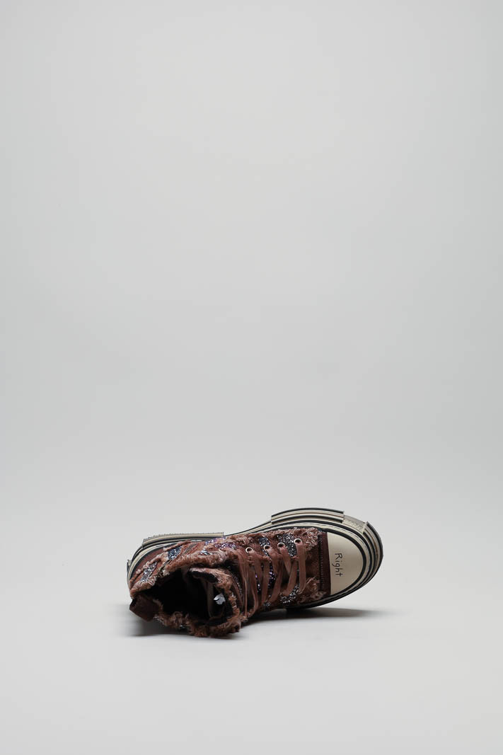 zoom in on Bruin Sneaker image Bruin Sneaker image